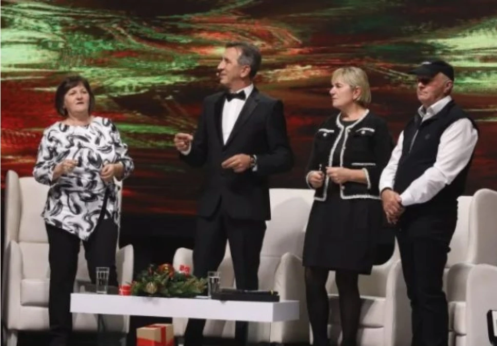 Milan Pavić uz podršku publike prošao u treći krug showa ’Nikad nije kasno’