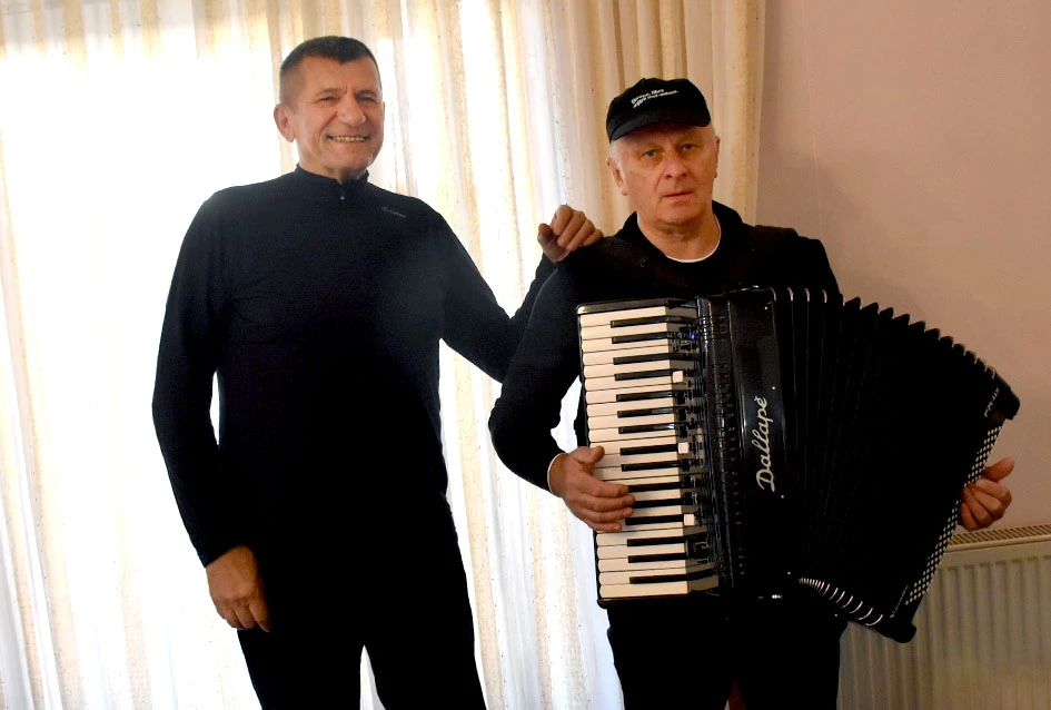 Milan Pavić uz podršku publike prošao u treći krug showa ’Nikad nije kasno’