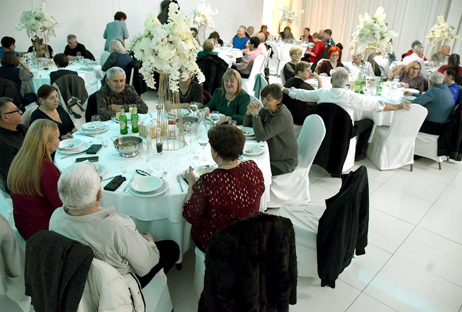 Snijeg nije zaustavio ljubitelje plesa:Stotinjak gostiju na prvoj ovogodišnjoj zabavi Marice Budimski Mace