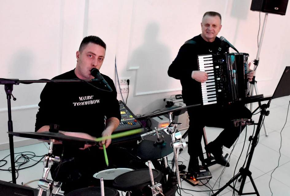 Snijeg nije zaustavio ljubitelje plesa:Stotinjak gostiju na prvoj ovogodišnjoj zabavi Marice Budimski Mace