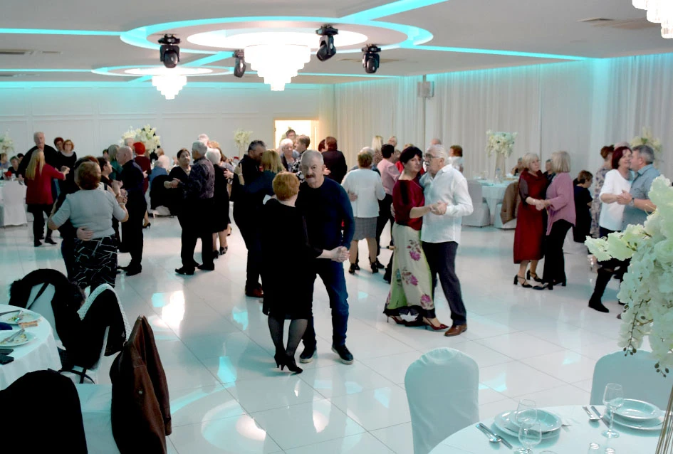 Snijeg nije zaustavio ljubitelje plesa:Stotinjak gostiju na prvoj ovogodišnjoj zabavi Marice Budimski Mace