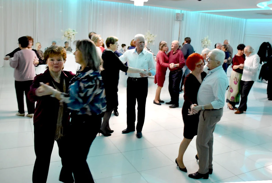 Snijeg nije zaustavio ljubitelje plesa:Stotinjak gostiju na prvoj ovogodišnjoj zabavi Marice Budimski Mace