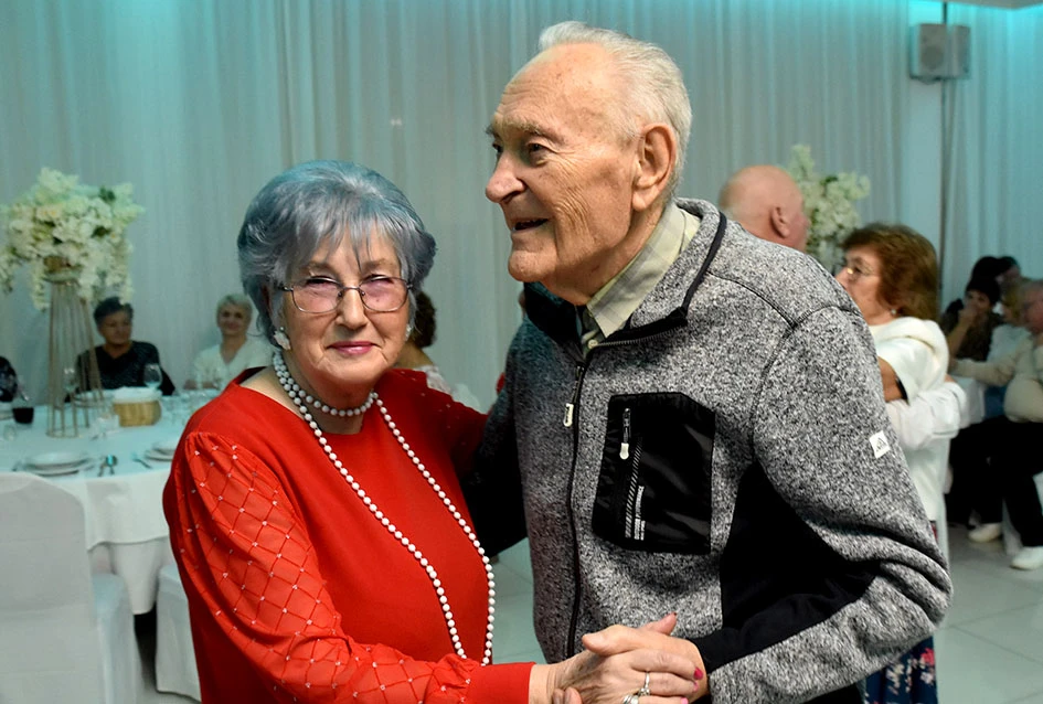 Snijeg nije zaustavio ljubitelje plesa:Stotinjak gostiju na prvoj ovogodišnjoj zabavi Marice Budimski Mace