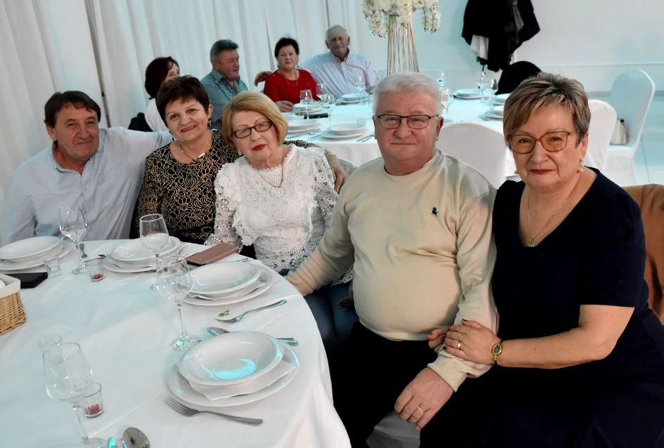 Snijeg nije zaustavio ljubitelje plesa:Stotinjak gostiju na prvoj ovogodišnjoj zabavi Marice Budimski Mace