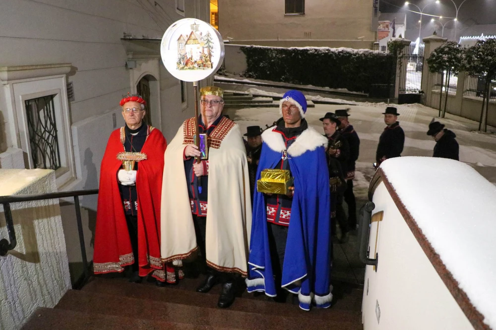 Pjevači Betlehemske zvijezde iz Jakšića pohodili biskupa Ivu