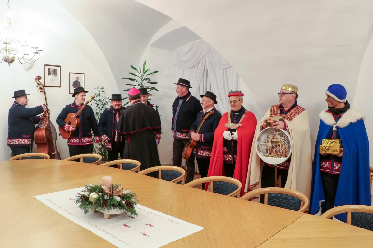 Pjevači Betlehemske zvijezde iz Jakšića pohodili biskupa Ivu