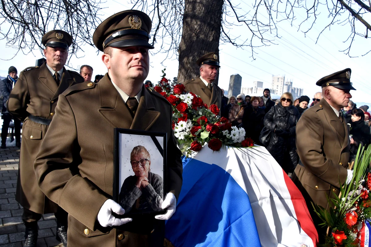 POSLJEDNJI ISPRAĆAJ: Uz vojne počasti sahranjena Mandica Rakić – Ranka