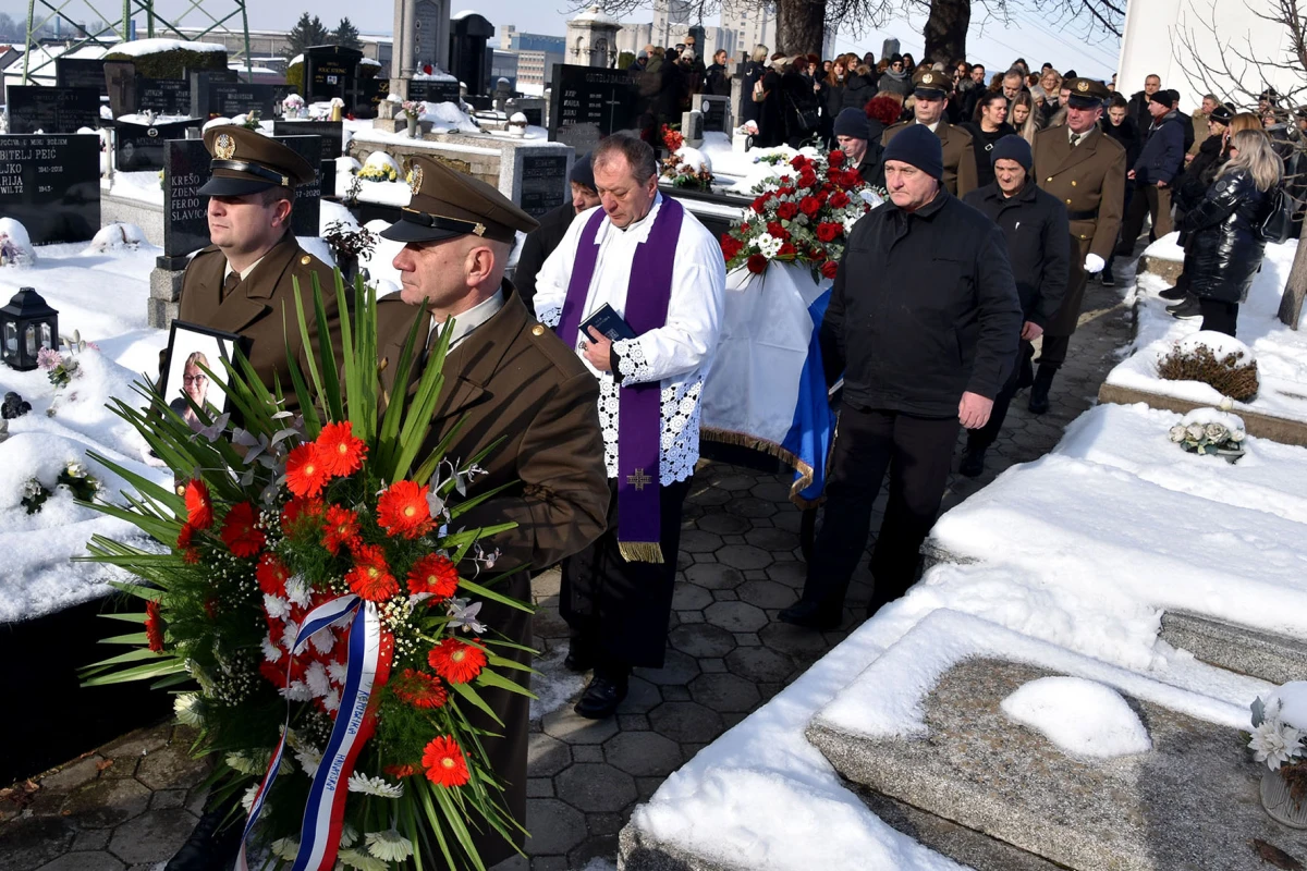 POSLJEDNJI ISPRAĆAJ: Uz vojne počasti sahranjena Mandica Rakić – Ranka
