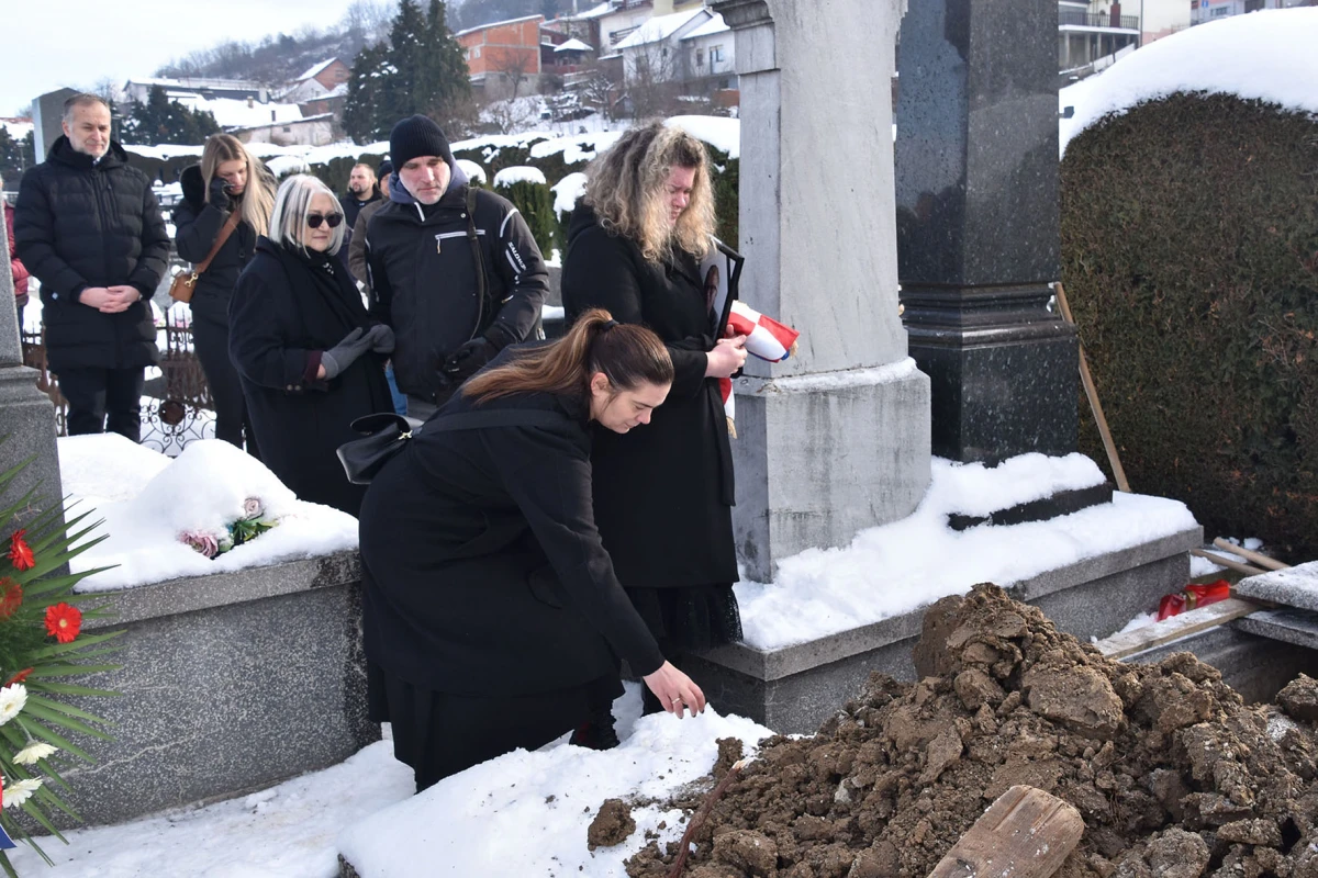 POSLJEDNJI ISPRAĆAJ: Uz vojne počasti sahranjena Mandica Rakić – Ranka