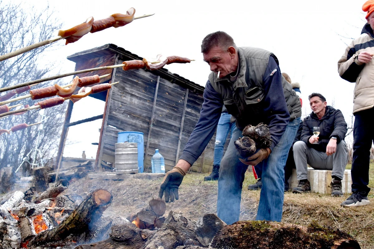 TRADICIJA NA VINKOMIRU: Proslava Vincelova u vinogradu obitelji Majstorović