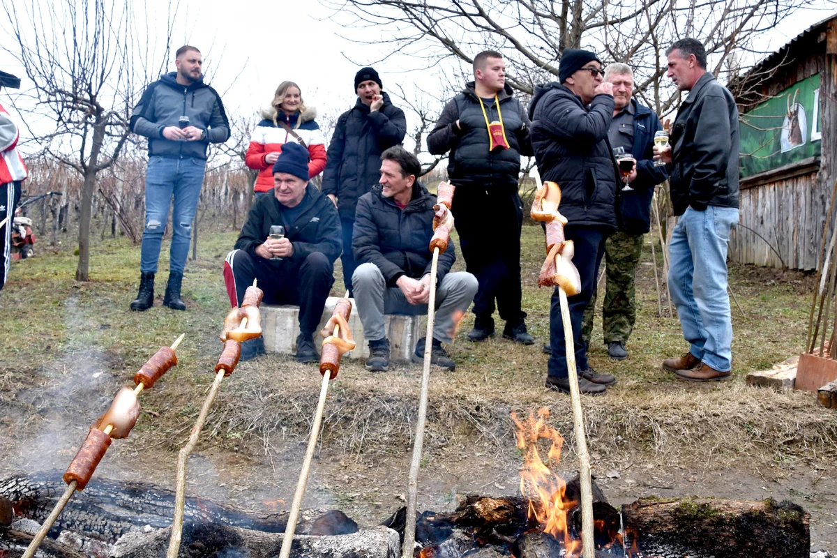 TRADICIJA NA VINKOMIRU: Proslava Vincelova u vinogradu obitelji Majstorović