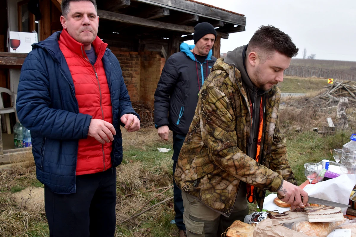 Vincelovo kod Denija Pavića: Okupio prijatelje i suigrače uz vatru, pjesmu i vrhunsku graševinu