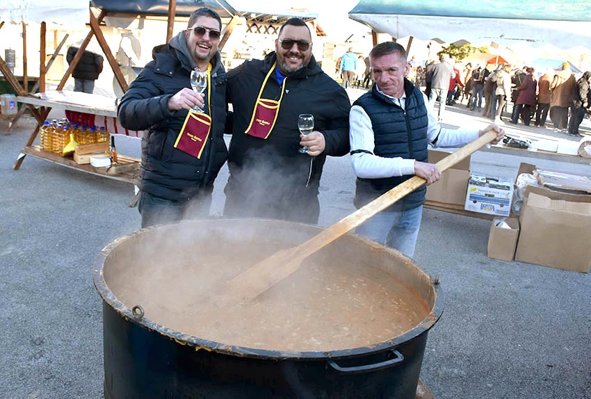 DANAS U VETOVU: Sve je spremno za spektakularno 14. Vincelovo na Trgu svetog Vinka