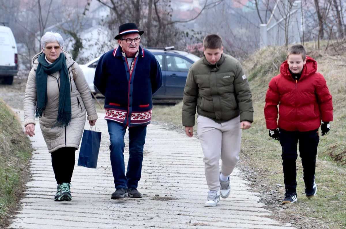Prvi rez za rodnu godinu: Klaudija Mihaljević Ruža otvorila sezonu u vinogradu Vuković na Sokolovcu