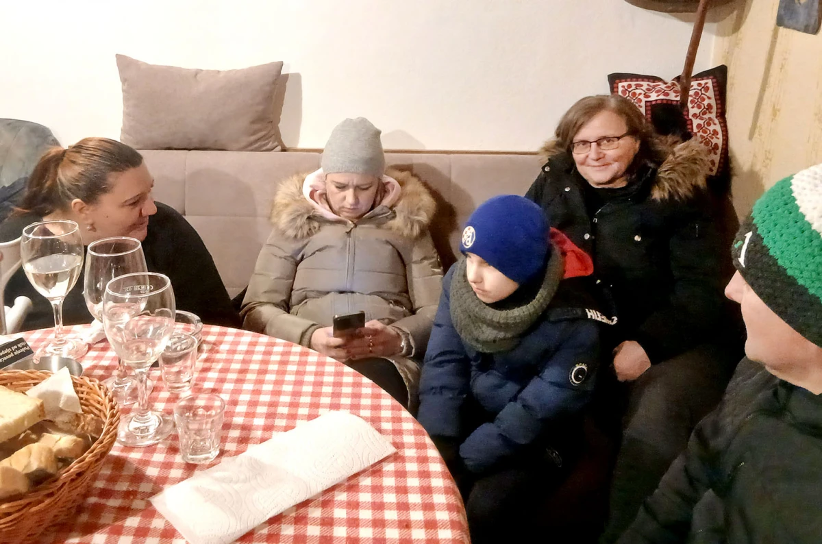 Prvi rez za rodnu godinu: Klaudija Mihaljević Ruža otvorila sezonu u vinogradu Vuković na Sokolovcu