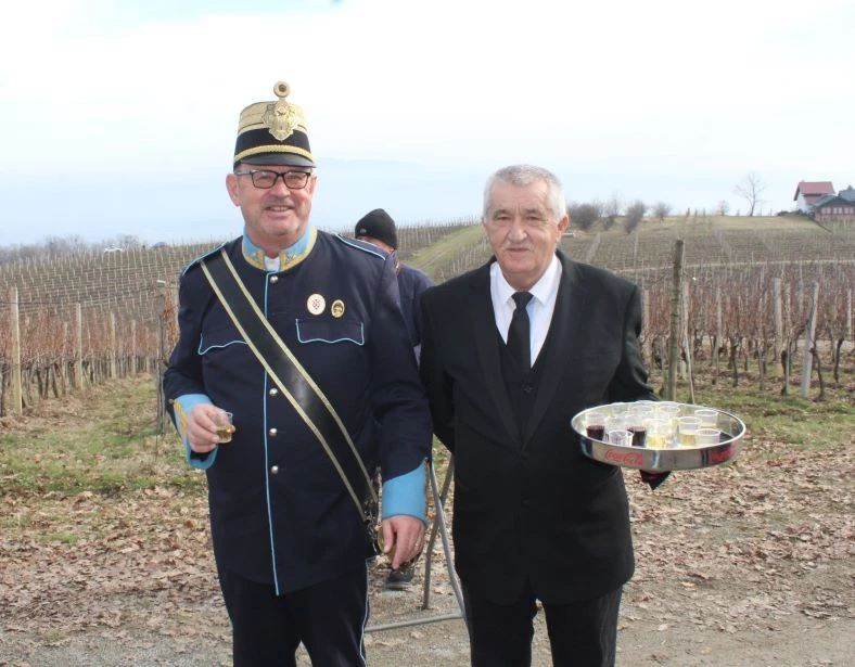 ’VINA MARKOTA’: Na Starcu proslavili Vincelovo uz blagoslov vinove loze, pjesmu i druženje