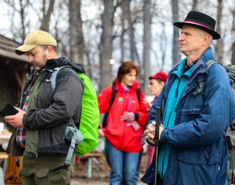 Koracima kroz vinograde i povijest Požeške gore: Zimski vincelovski pohod u Pleternici