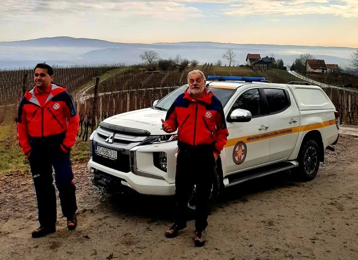 Koracima kroz vinograde i povijest Požeške gore: Zimski vincelovski pohod u Pleternici