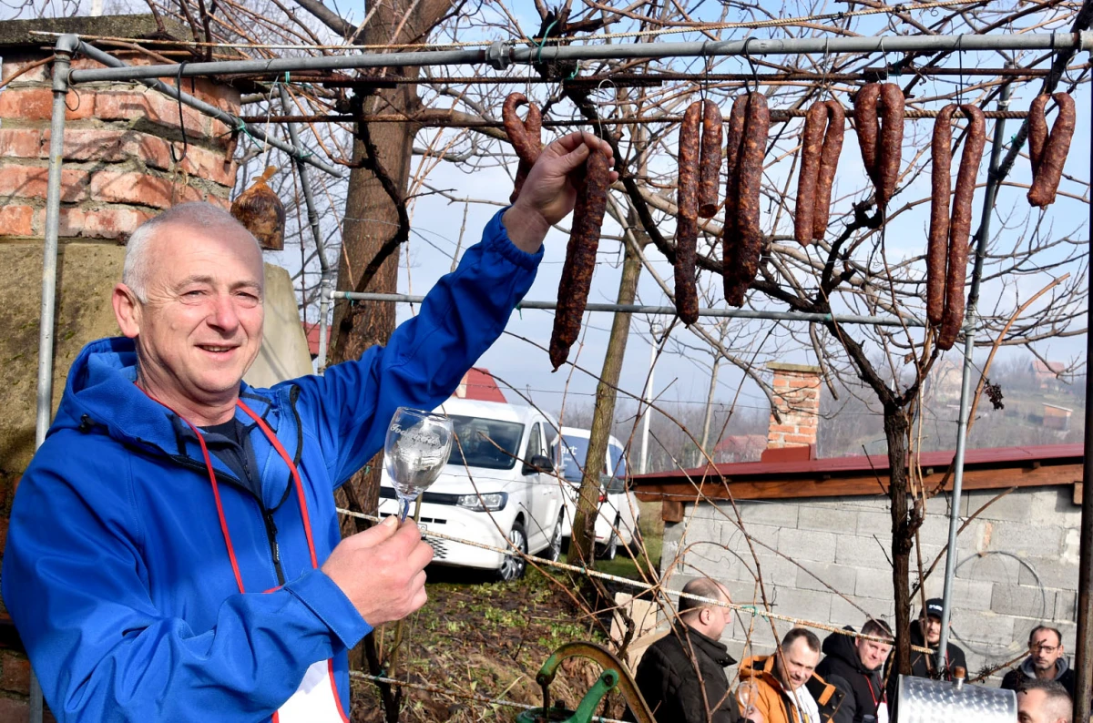 Vincelovo kod Ivanovića na Sokolovcu: DJ Pavka rezao lozu, a harmonikaš Dražen grijao atmosferu