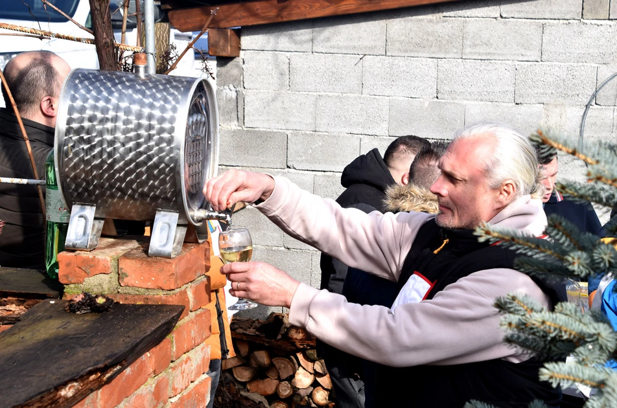 Vincelovo kod Ivanovića na Sokolovcu: DJ Pavka rezao lozu, a harmonikaš Dražen grijao atmosferu