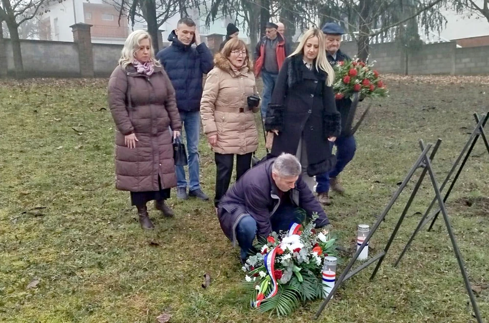 SJEĆANJE NA ŽRTVE HOLOKAUSTA: Komemoracija na židovskom groblju u Požegi