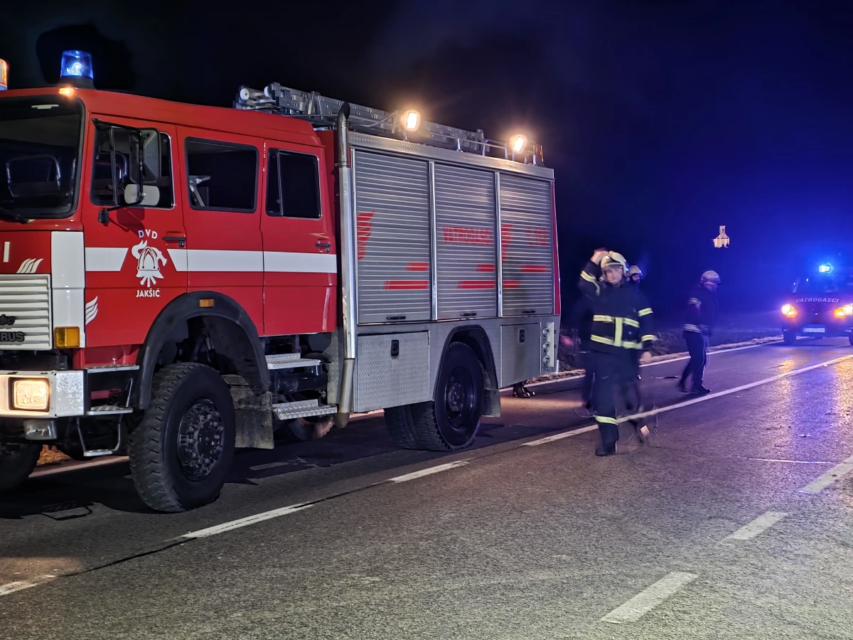 Automobil izletio s ceste između Zakorenja i Brestovca, intervenirale hitne službe