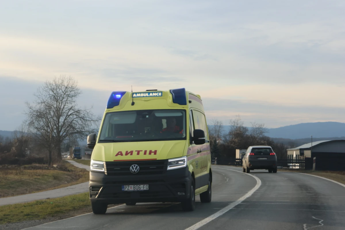 Autobus se zabio u automobil, na mjestu događaja je hitna medicinska pomoć