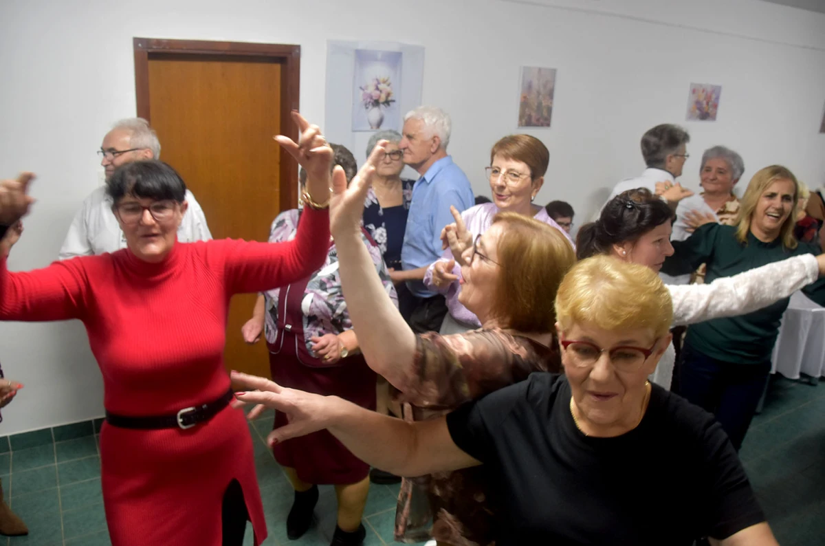 Velički umirovljenici pjesmom i plesom proslavili Marinje: Sedam slavljenica darivano za imendan