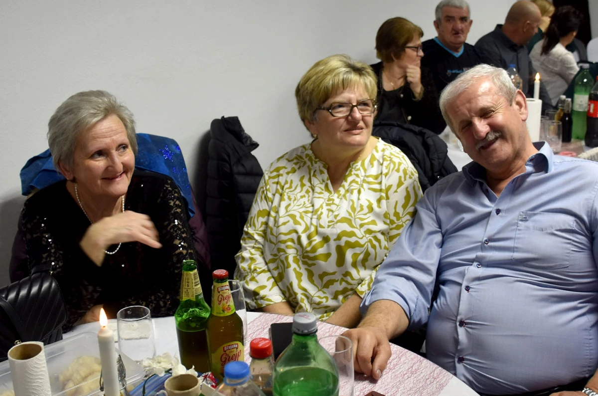 Velički umirovljenici pjesmom i plesom proslavili Marinje: Sedam slavljenica darivano za imendan