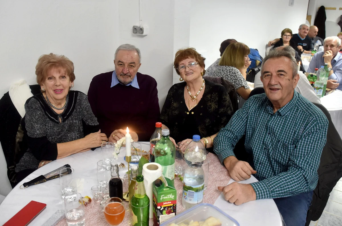 Velički umirovljenici pjesmom i plesom proslavili Marinje: Sedam slavljenica darivano za imendan