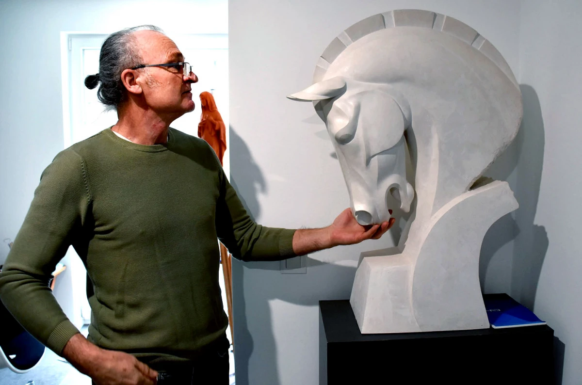 Povratak korijenima: Svjetski priznati kipar Mladen Šimunović odabrao Požegu za novi početak