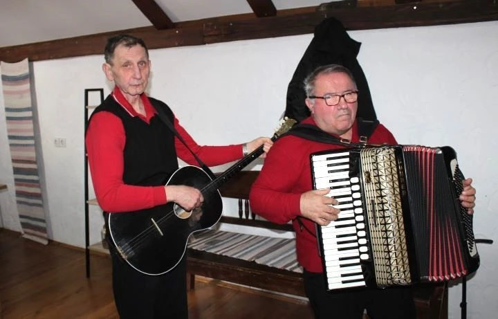 Pleternički umirovljenici posjetili eko-etno selo u Staroj Kapeli