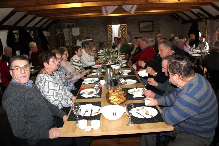 Pleternički umirovljenici posjetili eko-etno selo u Staroj Kapeli