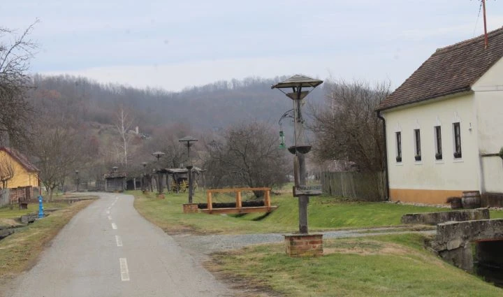 Pleternički umirovljenici posjetili eko-etno selo u Staroj Kapeli