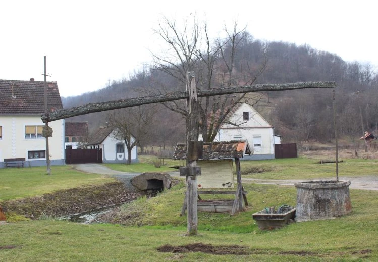 Pleternički umirovljenici posjetili eko-etno selo u Staroj Kapeli