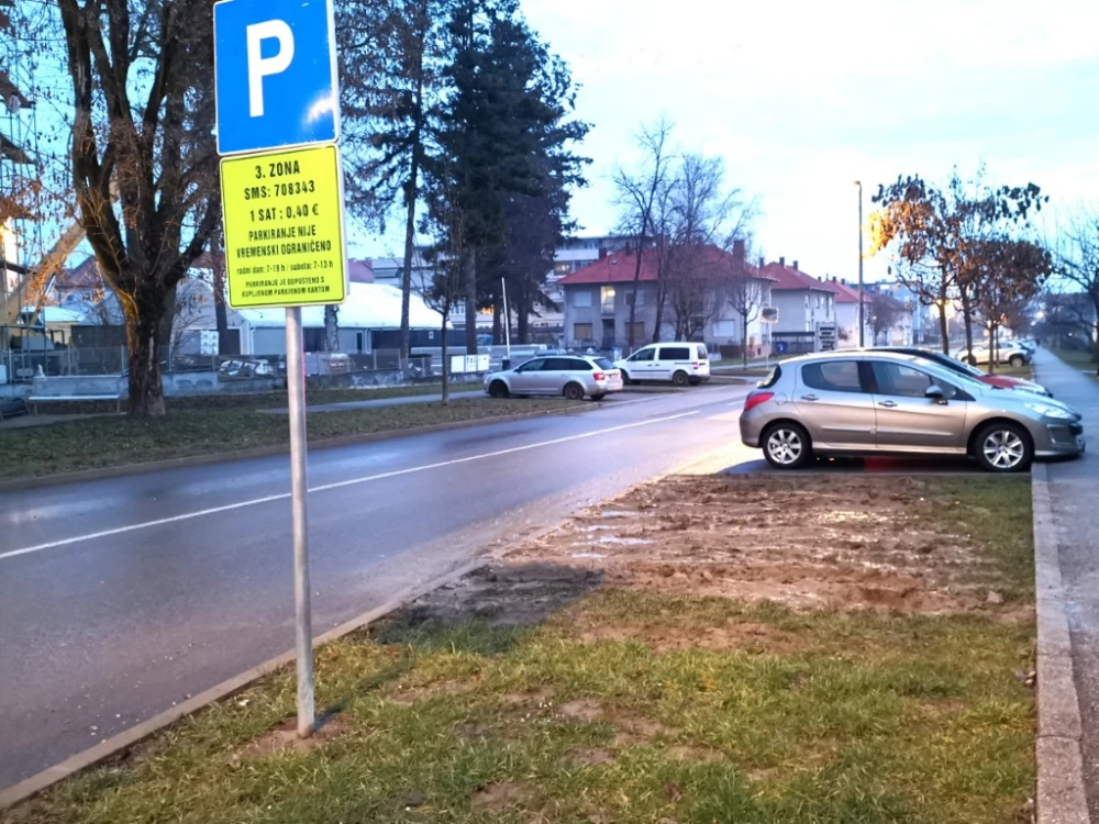 Vukovarska dobila novo parkiralište – na travi: Kršenje propisa i uništavanje zelenila
