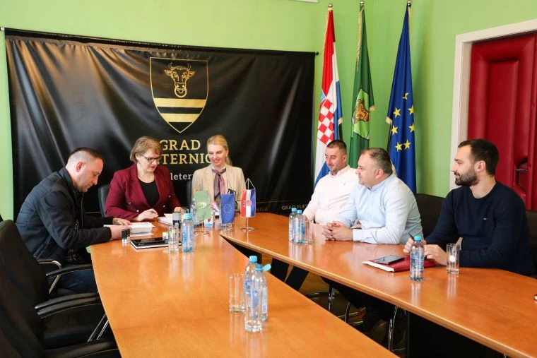 POTPISAN JOŠ JEDAN UGOVOR ZA ENERGETSKU OBNOVU: Športsko-rekreacijski centar Gradac uskoro u novom ruhu