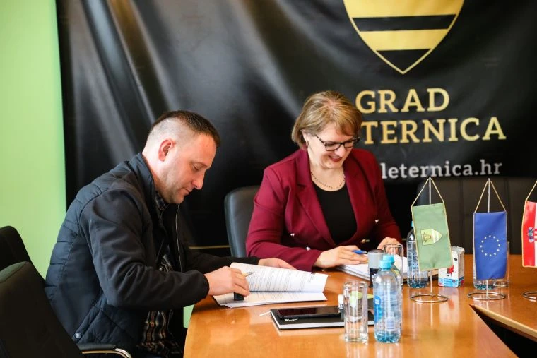 POTPISAN JOŠ JEDAN UGOVOR ZA ENERGETSKU OBNOVU: Športsko-rekreacijski centar Gradac uskoro u novom ruhu