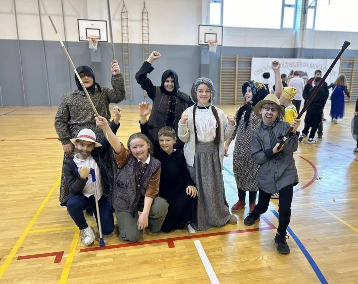 ČAGLINSKA OSNOVNA ŠKOLA „Poklade su, poklade su i ludi su dani“