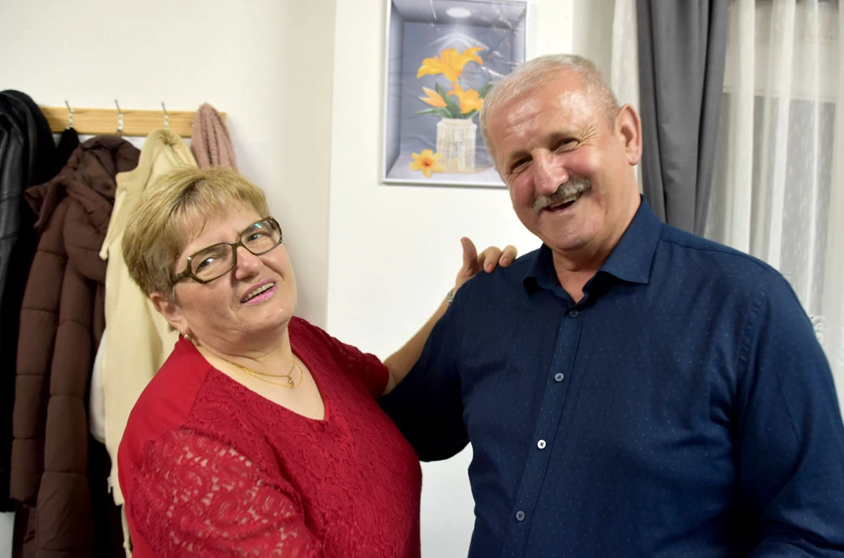 VESELO U VELIKOJ: Velički umirovljenici spojili Valentinovo i maškare u nezaboravnu zabavu