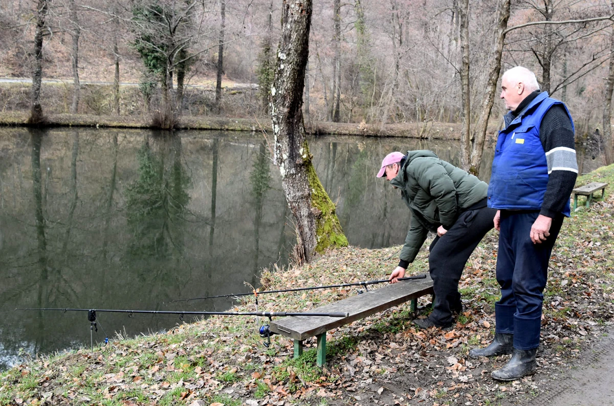 Sezona na Kutjevačkoj rici otvorena: Miris roštilja i prvi zabačaji kutjevačkih ribiča