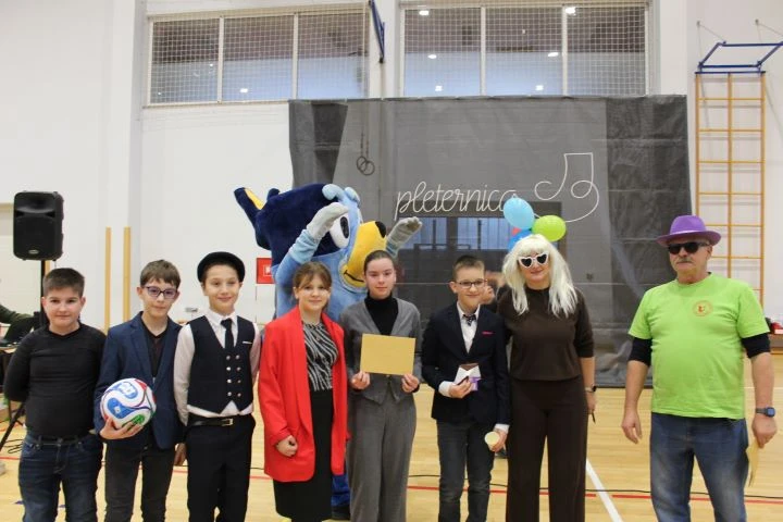 MAŠKARE U PLETERNICI: U prepunoj školskoj dvorani pripremljen zanimljiv pokladni program