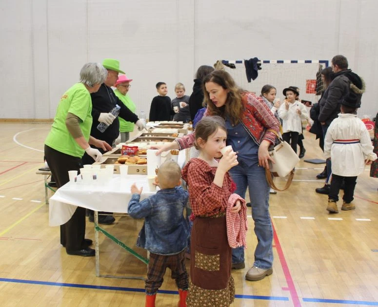 MAŠKARE U PLETERNICI: U prepunoj školskoj dvorani pripremljen zanimljiv pokladni program