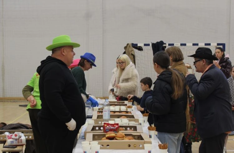 MAŠKARE U PLETERNICI: U prepunoj školskoj dvorani pripremljen zanimljiv pokladni program