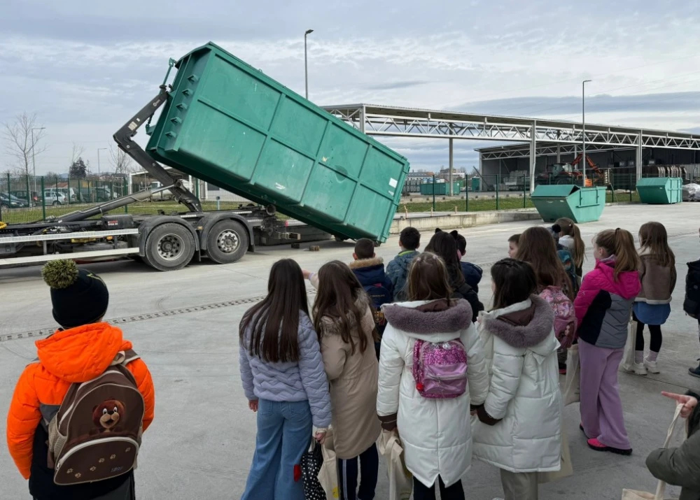 Katolička osnovna škola: Edukativna radionica u Komunalcu o odvajanju otpada