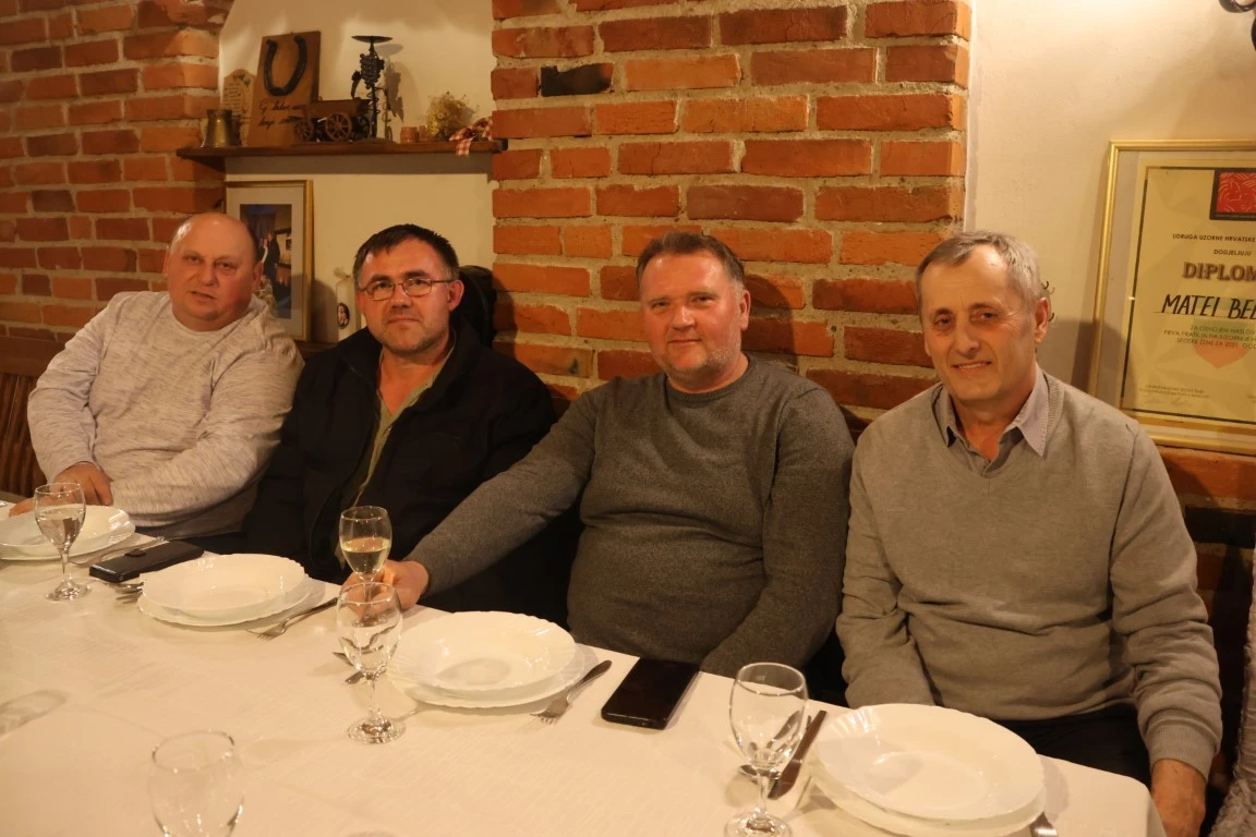 Nekad popularni svirači SOS ponovo na okupu - jednog ispratili u mirovinu