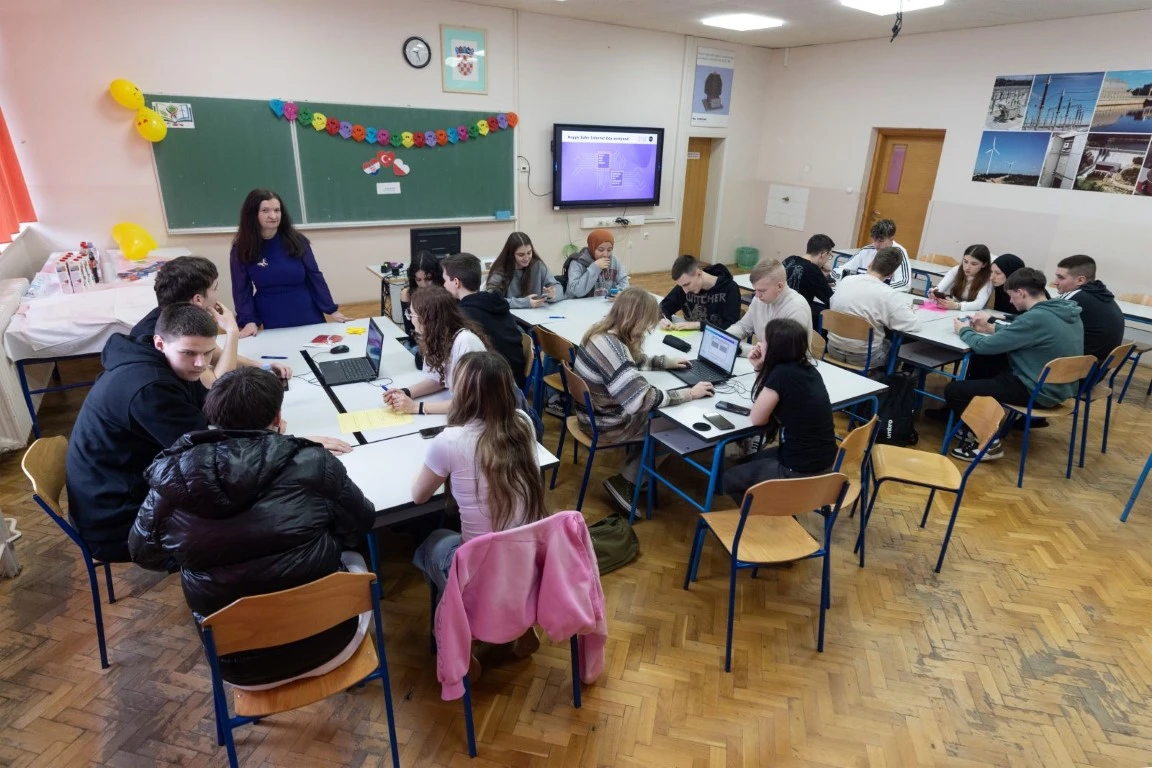 Tehnička škola u Požegi ugostila partnere iz Turske i Poljske u projektu „Green Energy in the Digital Age“