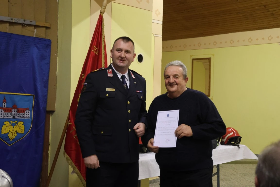 Bektežani Ivan Ramić i Zdravko Galić vatrogasci su 60, a Vlado Stipić i Josip Galić 50 godina