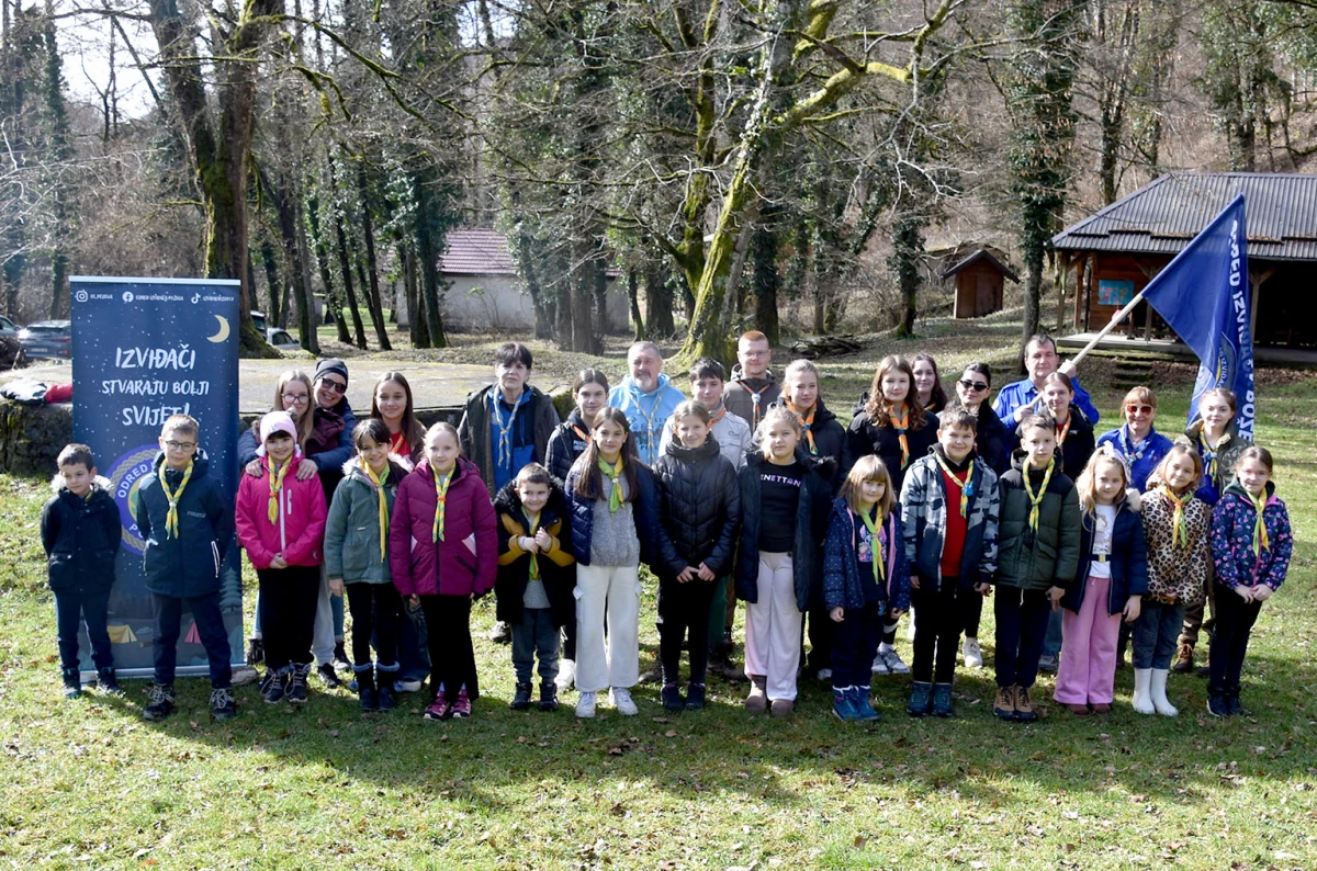 NOVI ČLANOVI U IZVIĐAČKOJ OBITELJI: Na ’Šumarijskoj livadi’ podijeljene marame požeškim ’Sovicama’ i ’Gremlinima’