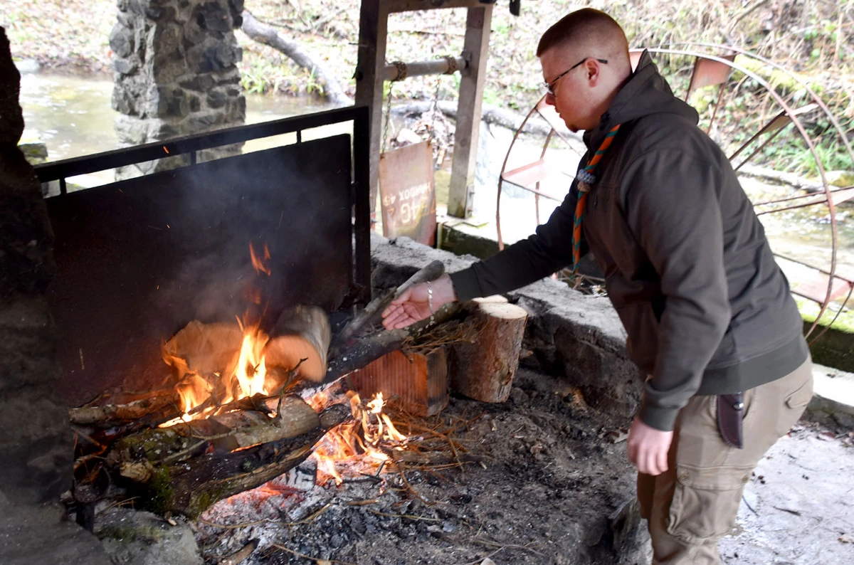 NOVI ČLANOVI U IZVIĐAČKOJ OBITELJI: Na ’Šumarijskoj livadi’ podijeljene marame požeškim ’Sovicama’ i ’Gremlinima’